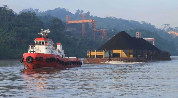 Kegiatan operasional transportasi tongkang